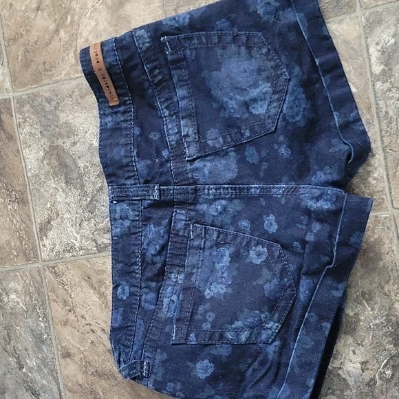 Cute floral shorts sz 27 - Picture 5 of 5